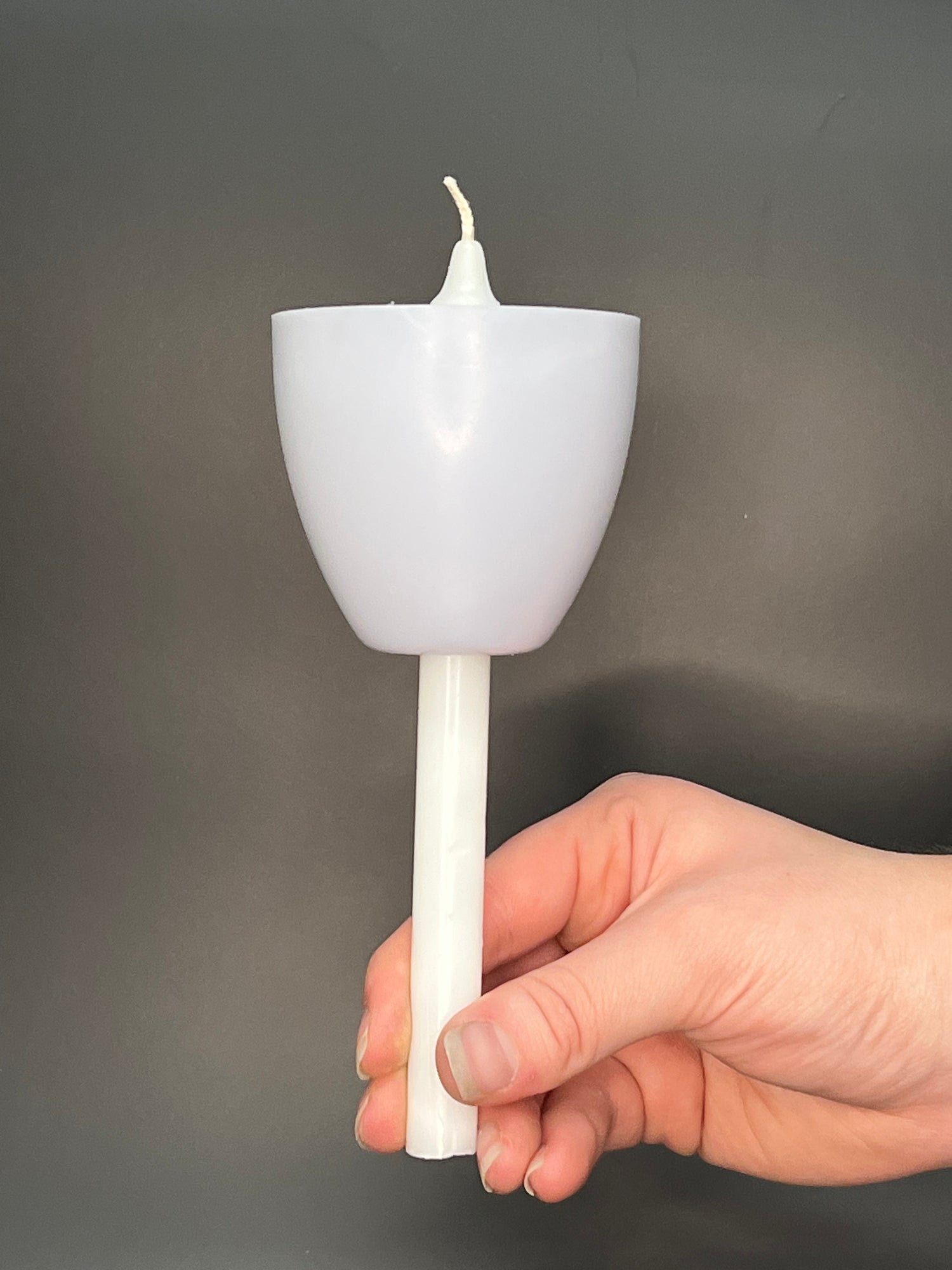 UM1788 - 25 Natural Plastic Shields for 17/32" Candles